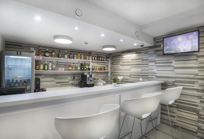 Отель Admirał I