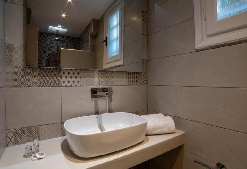 Aphrodite Hotel & Apartments