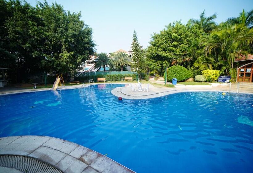 هتل Celebrity Resort