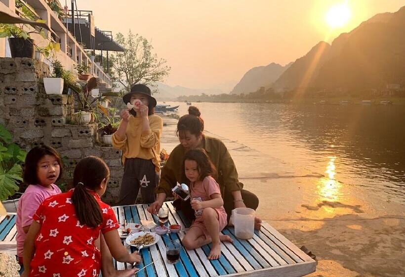 هتل Funny Monkeys Homestay