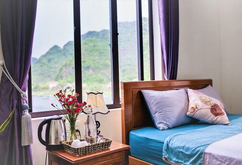 هتل Funny Monkeys Homestay