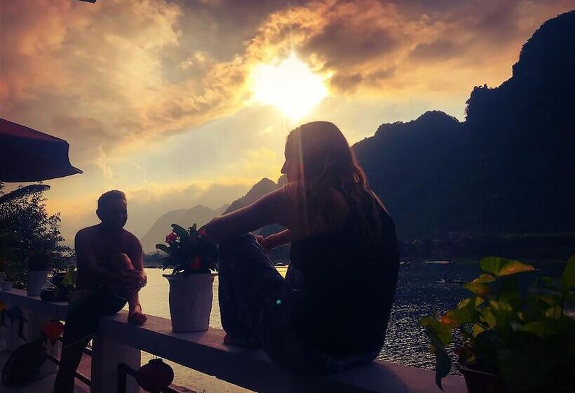 هتل Funny Monkeys Homestay