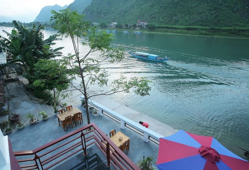 هتل Funny Monkeys Homestay