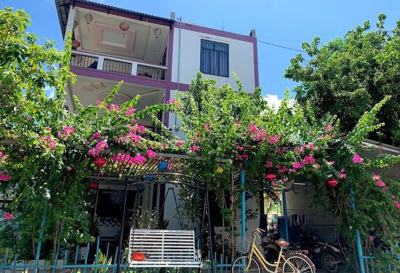 هتل Funny Monkeys Homestay