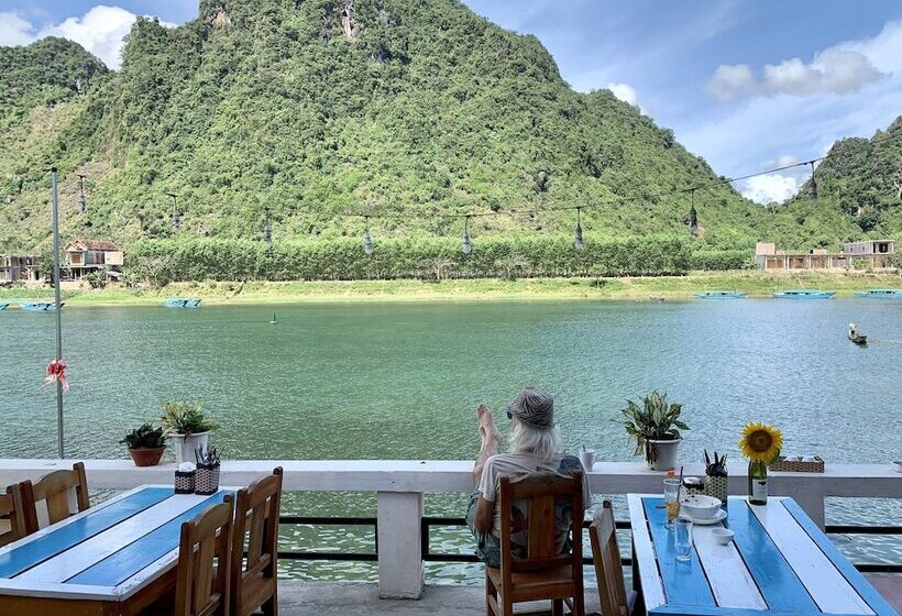 هتل Funny Monkeys Homestay