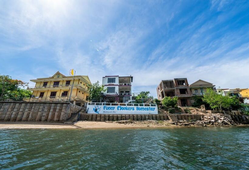 هتل Funny Monkeys Homestay