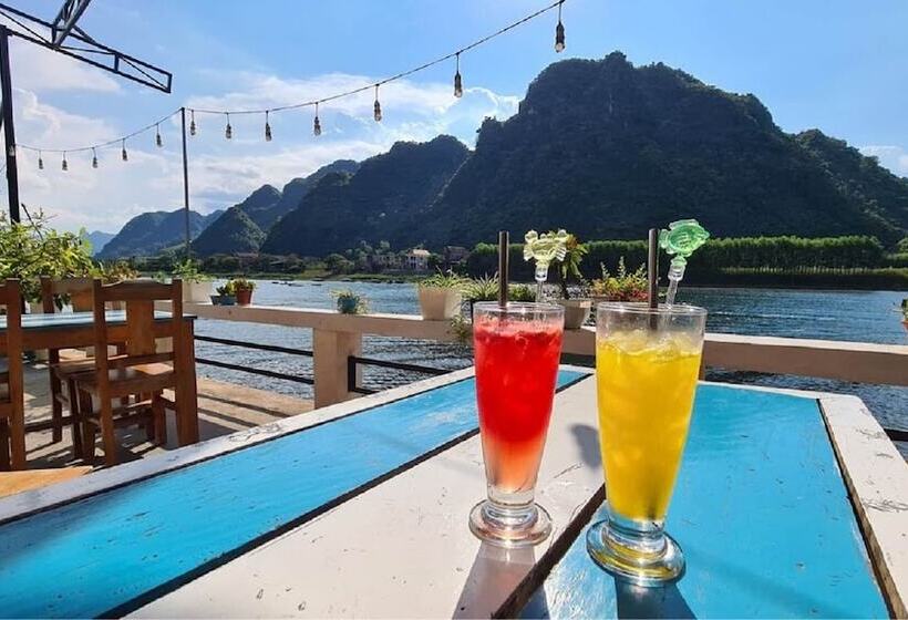 هتل Funny Monkeys Homestay