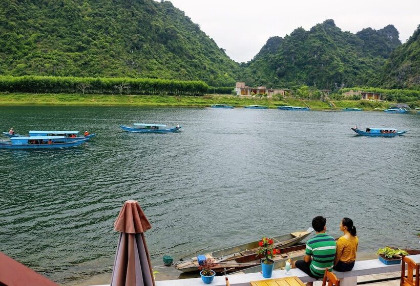 هتل Funny Monkeys Homestay