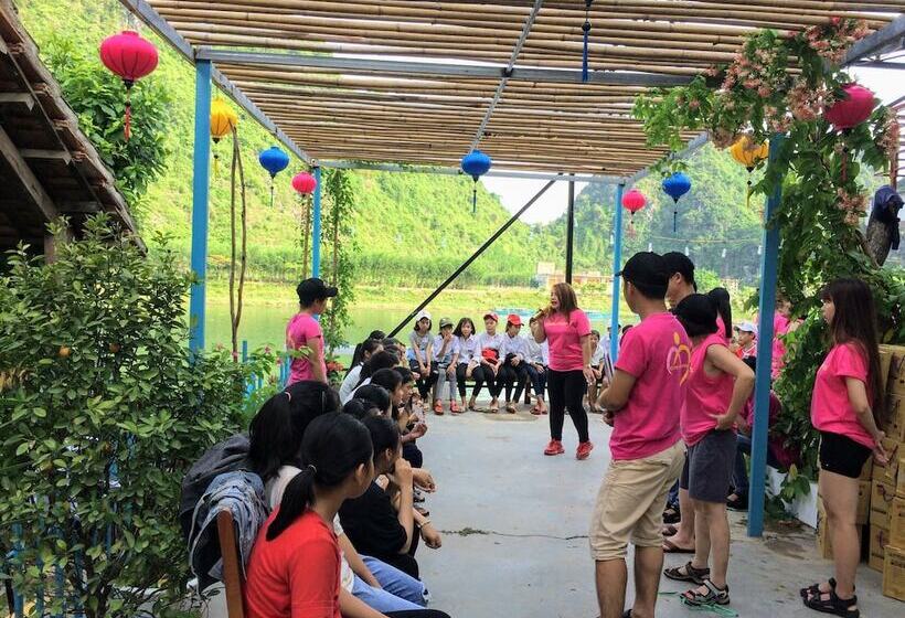 هتل Funny Monkeys Homestay