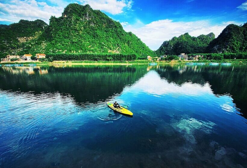 هتل Funny Monkeys Homestay