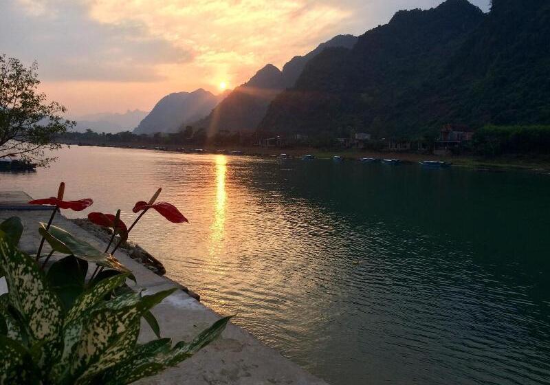 هتل Funny Monkeys Homestay