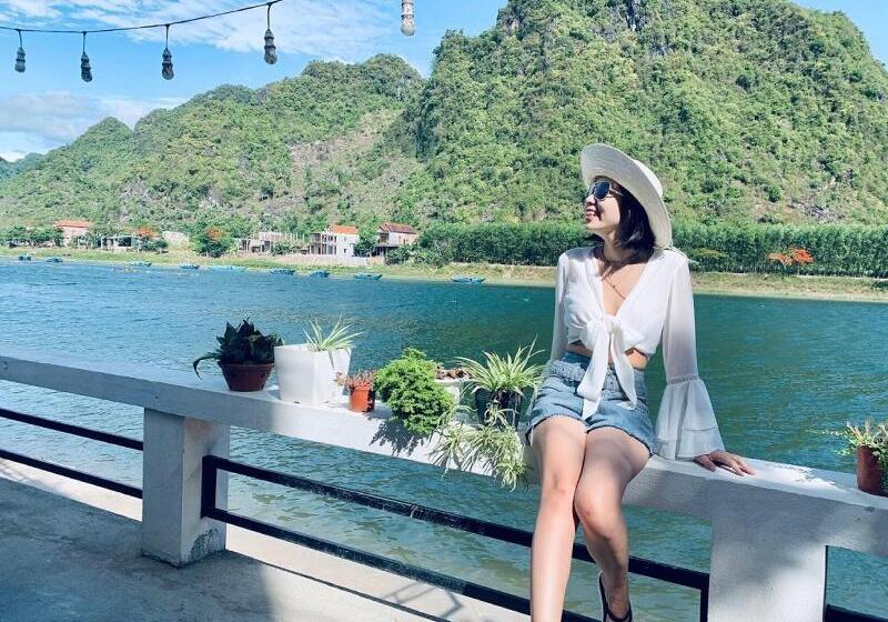 هتل Funny Monkeys Homestay