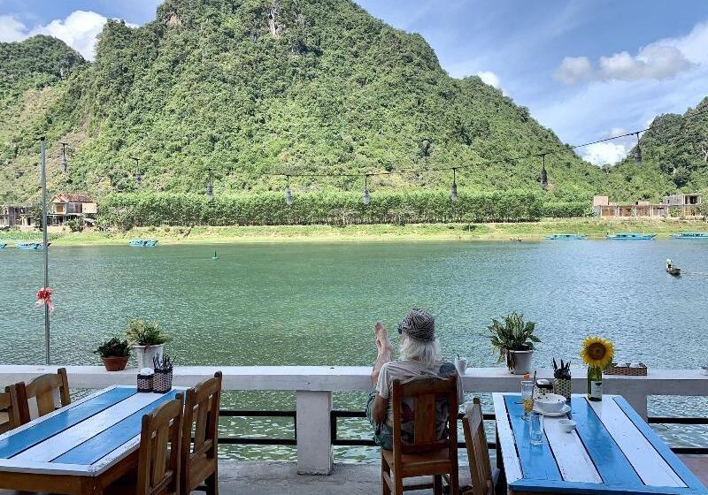 هتل Funny Monkeys Homestay