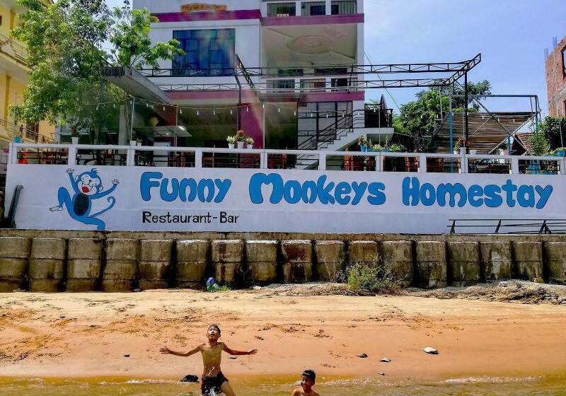هتل Funny Monkeys Homestay