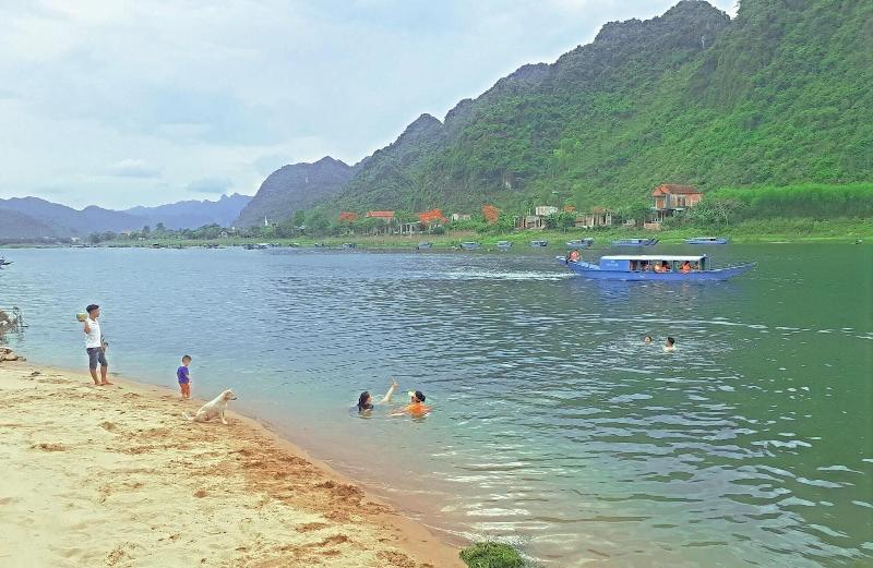 هتل Funny Monkeys Homestay