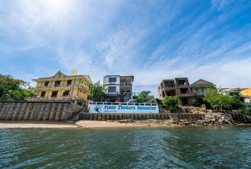 هتل Funny Monkeys Homestay