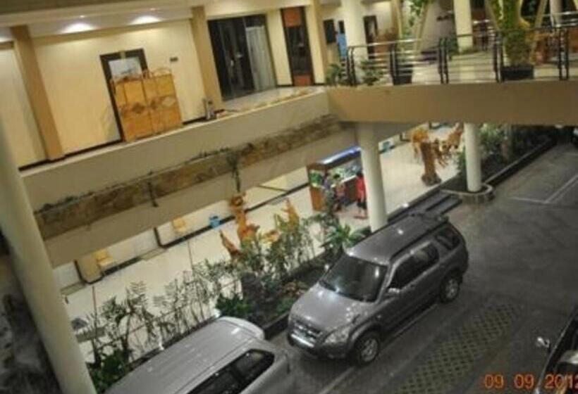 בית מלון כפרי Grand Mansion  Blitar