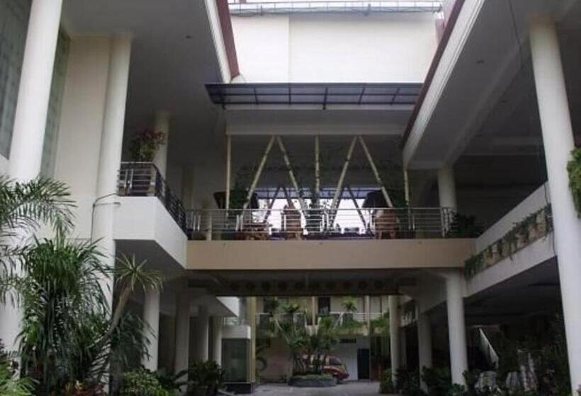 فندق Grand Mansion  Blitar