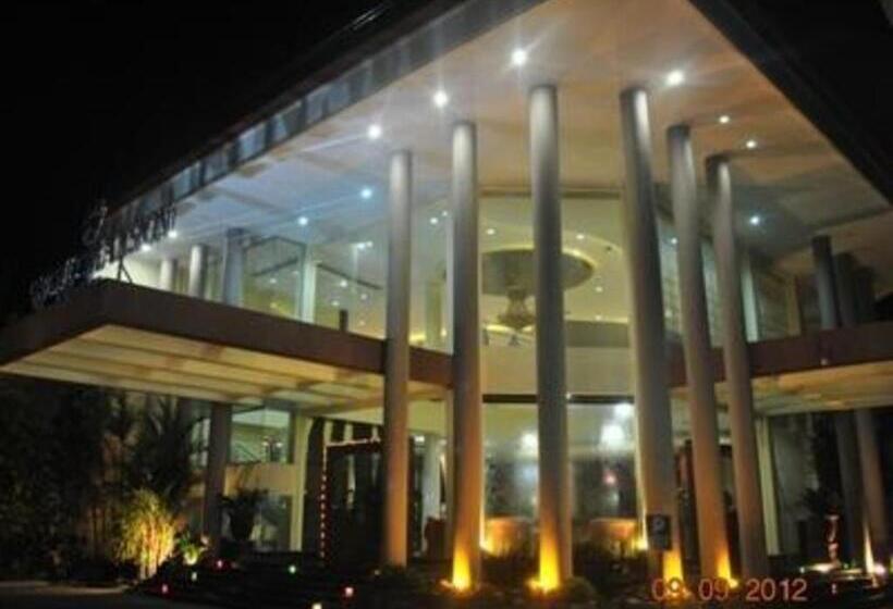 فندق Grand Mansion  Blitar