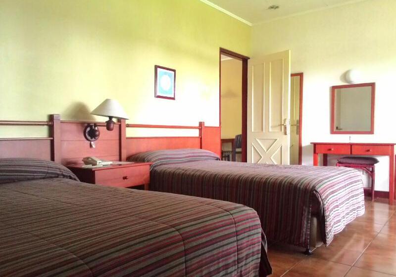 Otel Gunung Geulis Cottages Managed By Royal Tulip