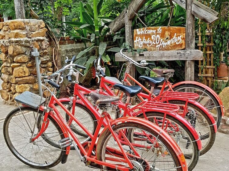 هتل Highway 20 Homestay