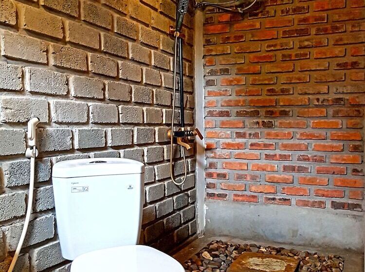 هتل Highway 20 Homestay