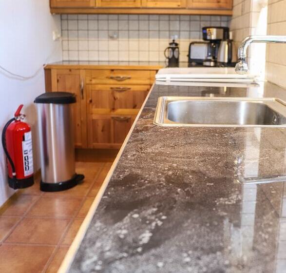 هتل Lava Guesthouse