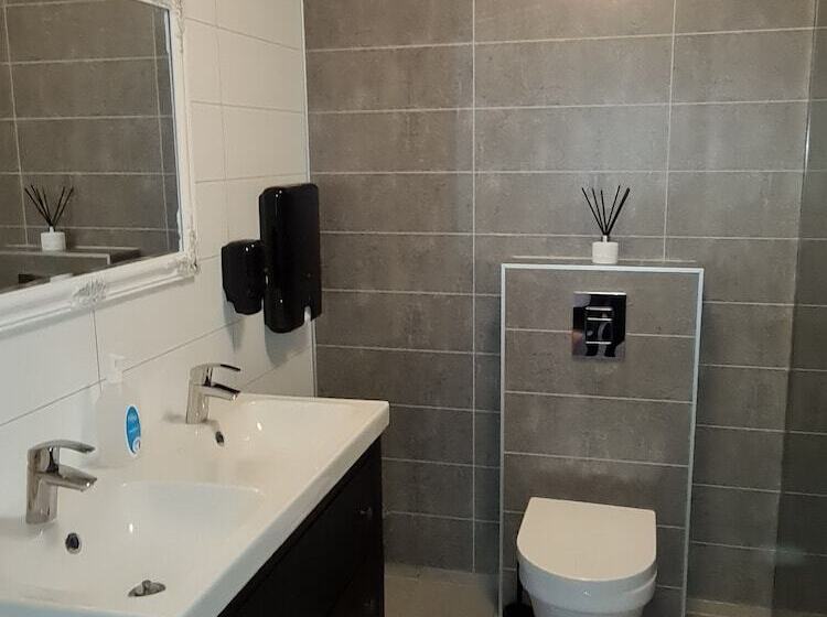 هتل Lava Guesthouse