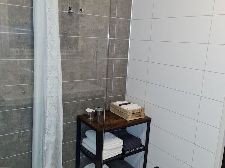 هتل Lava Guesthouse