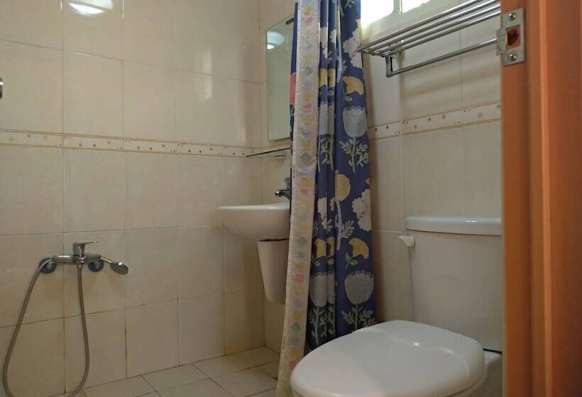 هتل Legend Village Homestay