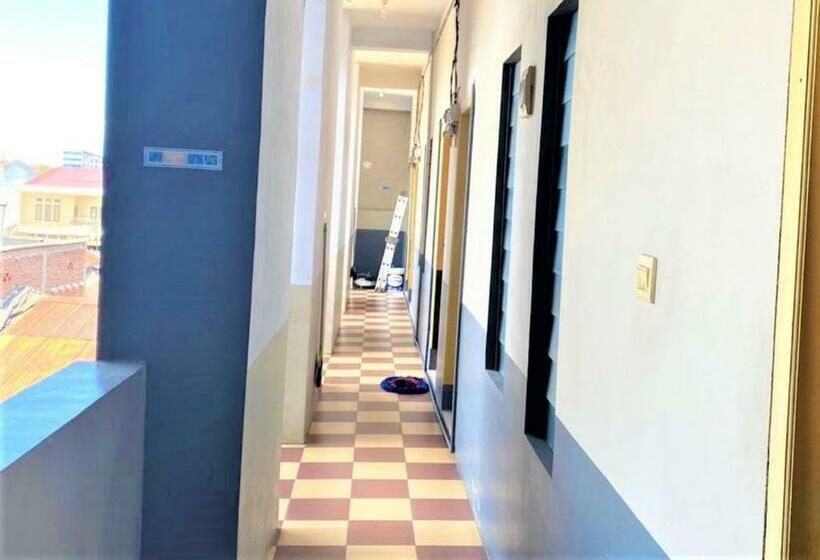 ホテル Lodgins Wahyu Pelita