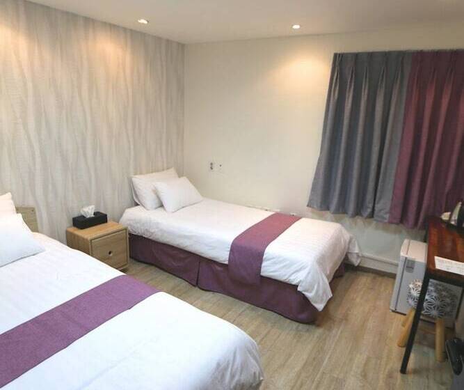 Must Stay Hotel Myeongdong