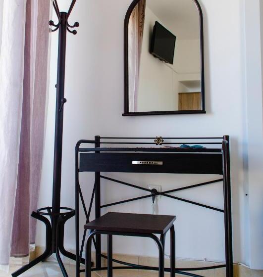 فندق Nikolakakis Rooms Lavrio