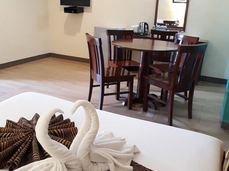 هتل Sea Garden Resort Iloilo