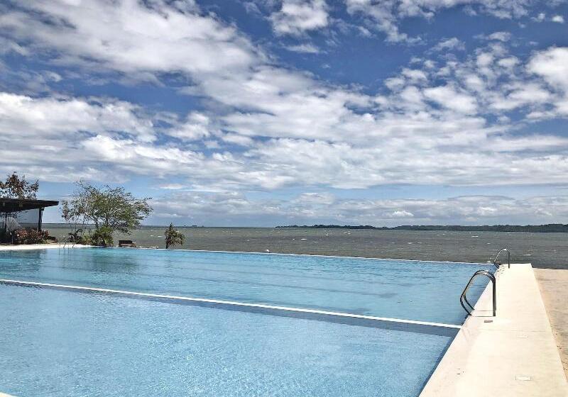 هتل Sea Garden Resort Iloilo