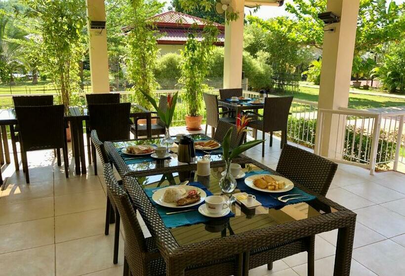 فندق Strutz Art Garden Resort