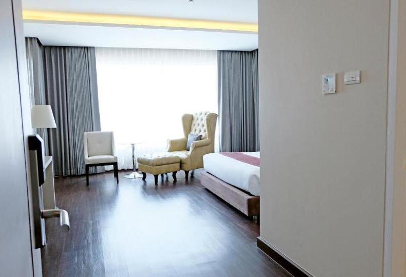 The Cheewin Hotel And Convention