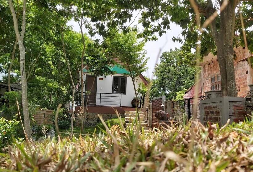 هتل Tropical Valley Homestay Villas