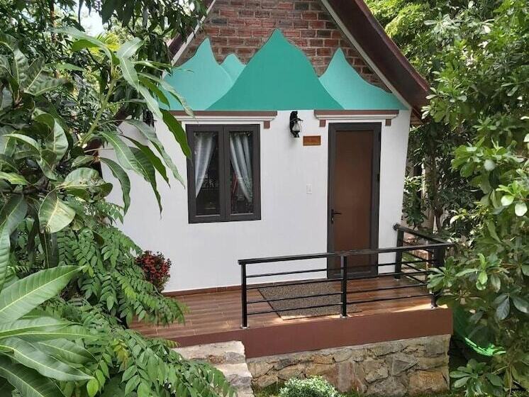 هتل Tropical Valley Homestay Villas