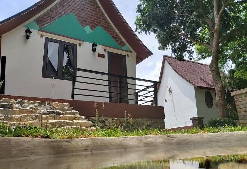 هتل Tropical Valley Homestay Villas