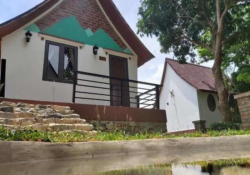 هتل Tropical Valley Homestay Villas