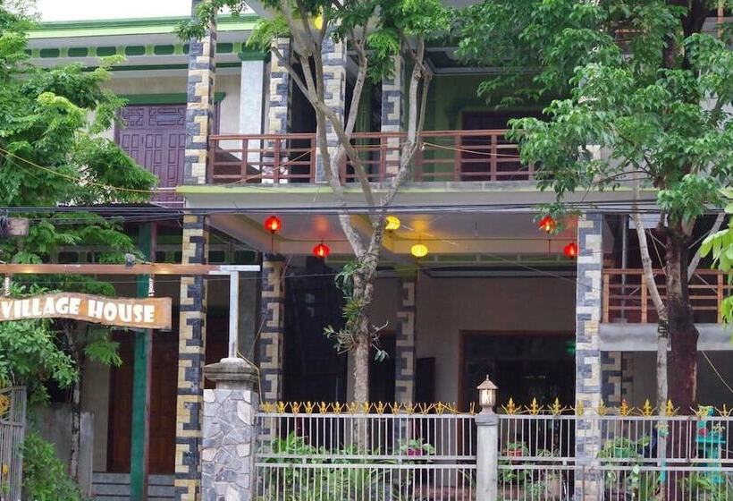 هتل Village House