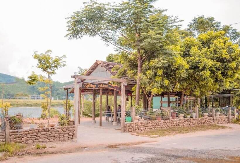 هتل Village House