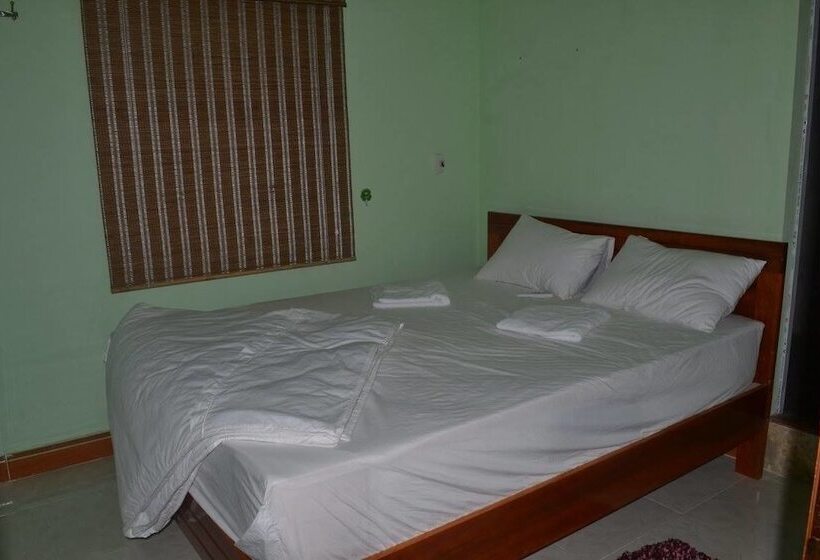 هتل Village House