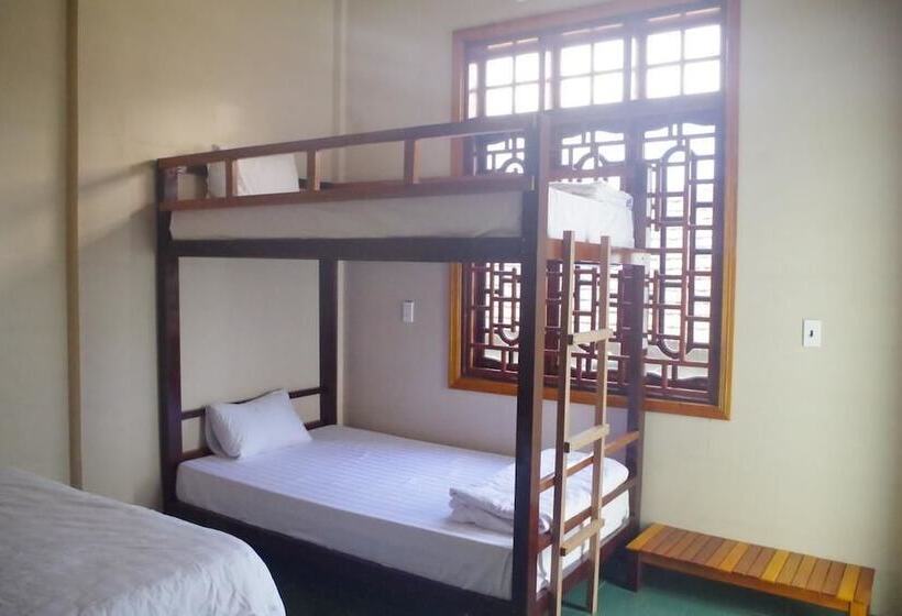 هتل Village House