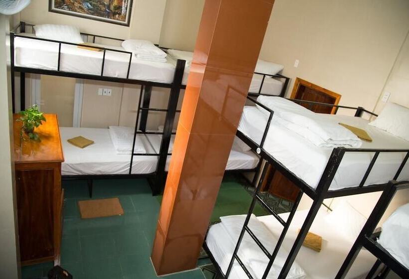 هتل Village House