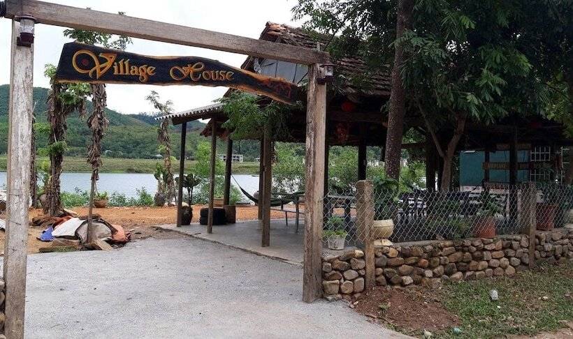 هتل Village House