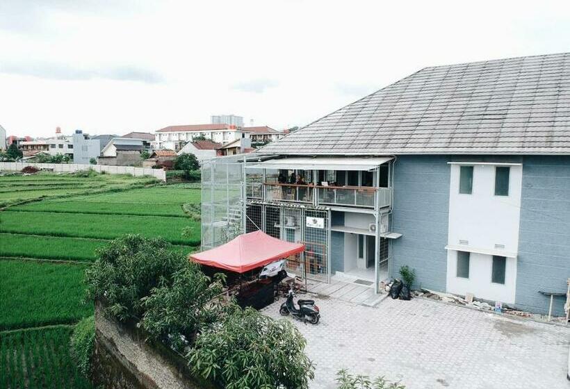 호스텔 Sepohon Kost