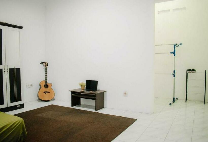 호스텔 Sepohon Kost