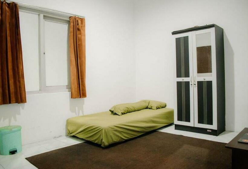 호스텔 Sepohon Kost